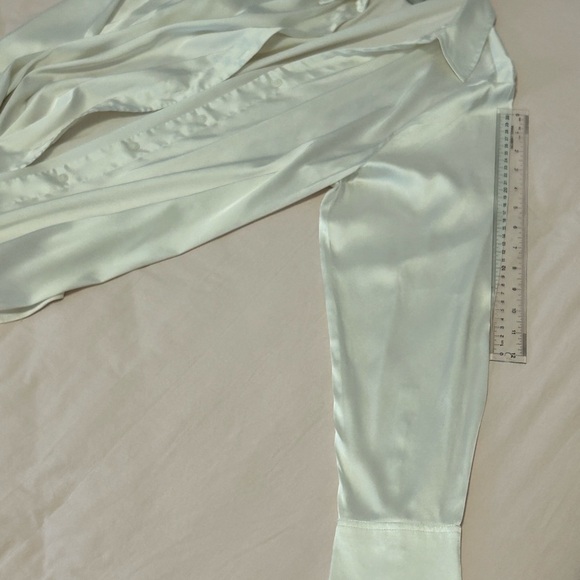 Elegant Cream Satin Blouse - Picture 5 of 6